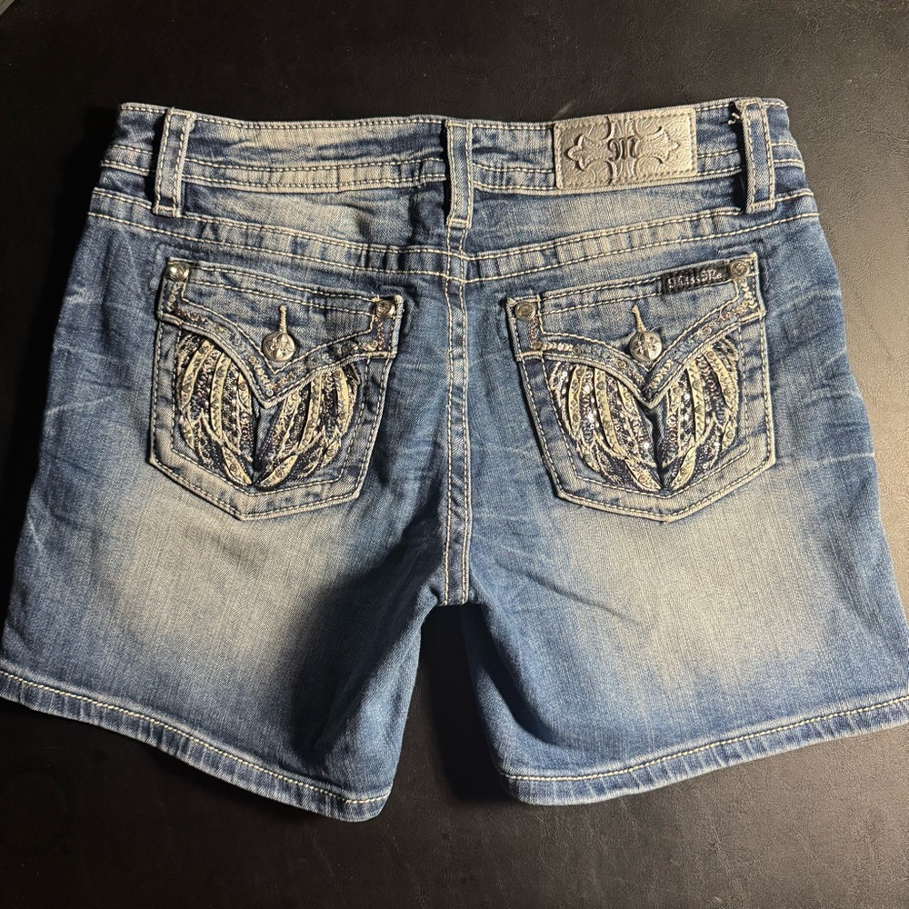 Miss Me Mid Rise Denim Shorts Sz 30 Embellished Angel Wings